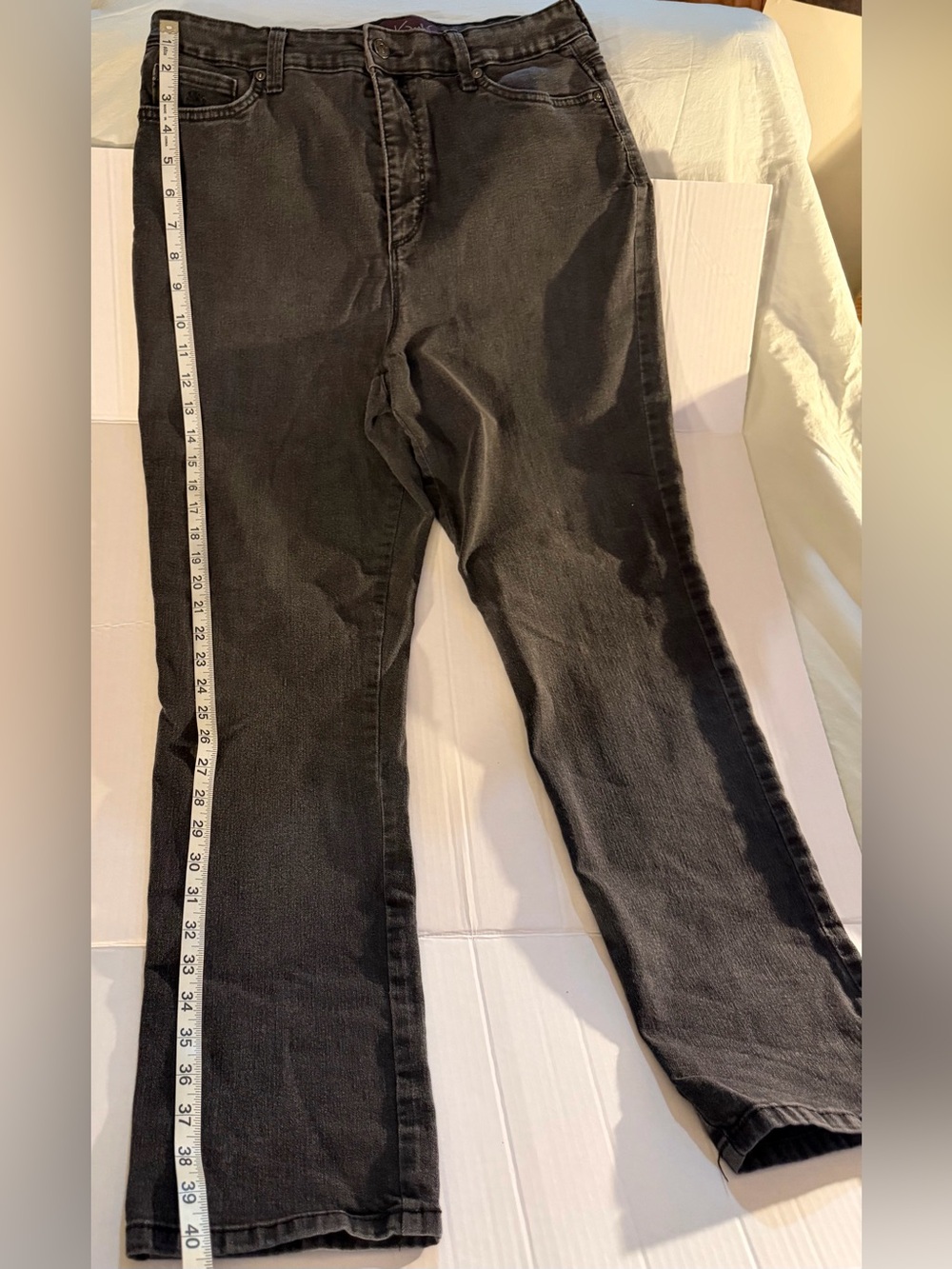 #232 Gloria Vanderbilt women's Black Straight Jeans